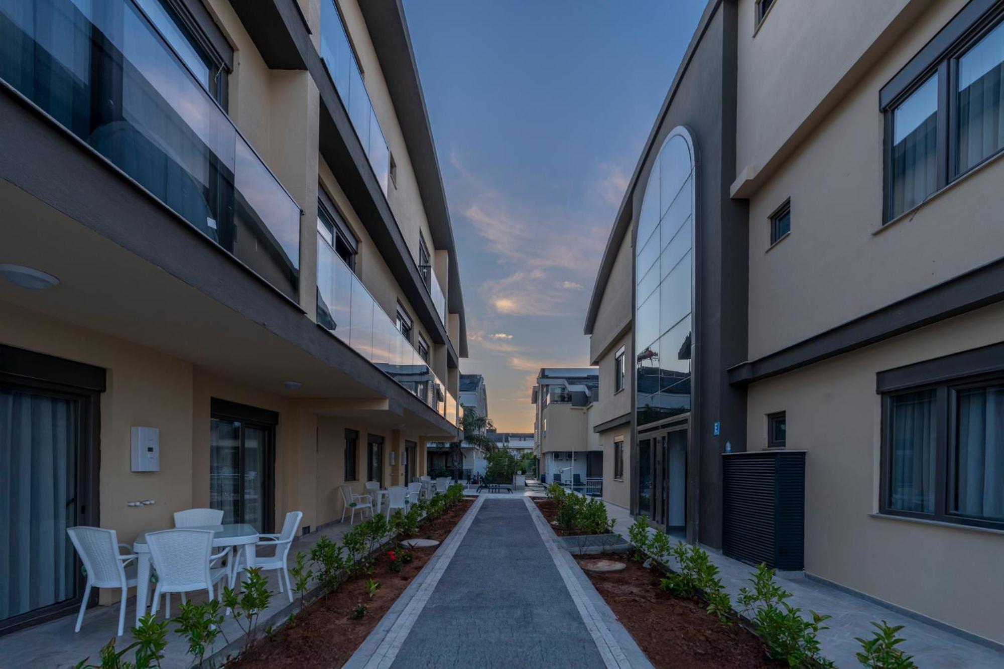 Hotel apartamentowy Lara Homes 2*