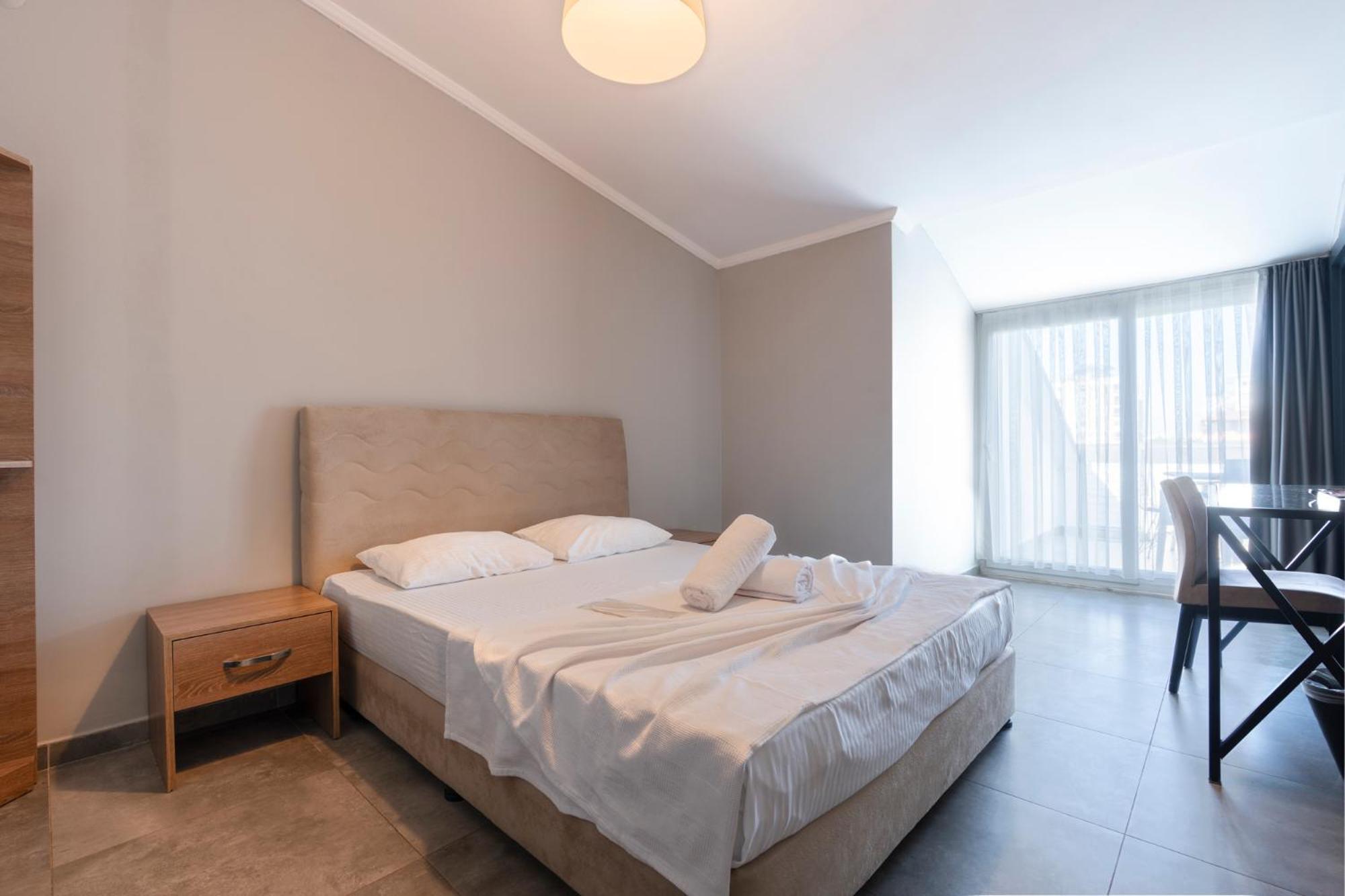 Hotel apartamentowy Lara Homes